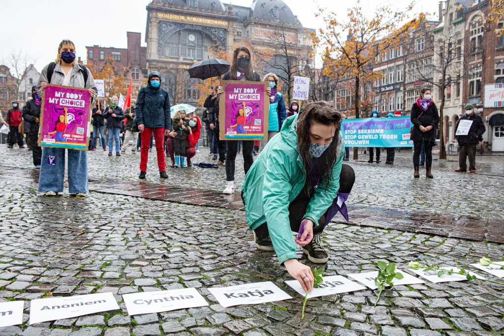 Debbie Burssens bij een gelijkaardige actie in Gent (foto: Dieter Boone)