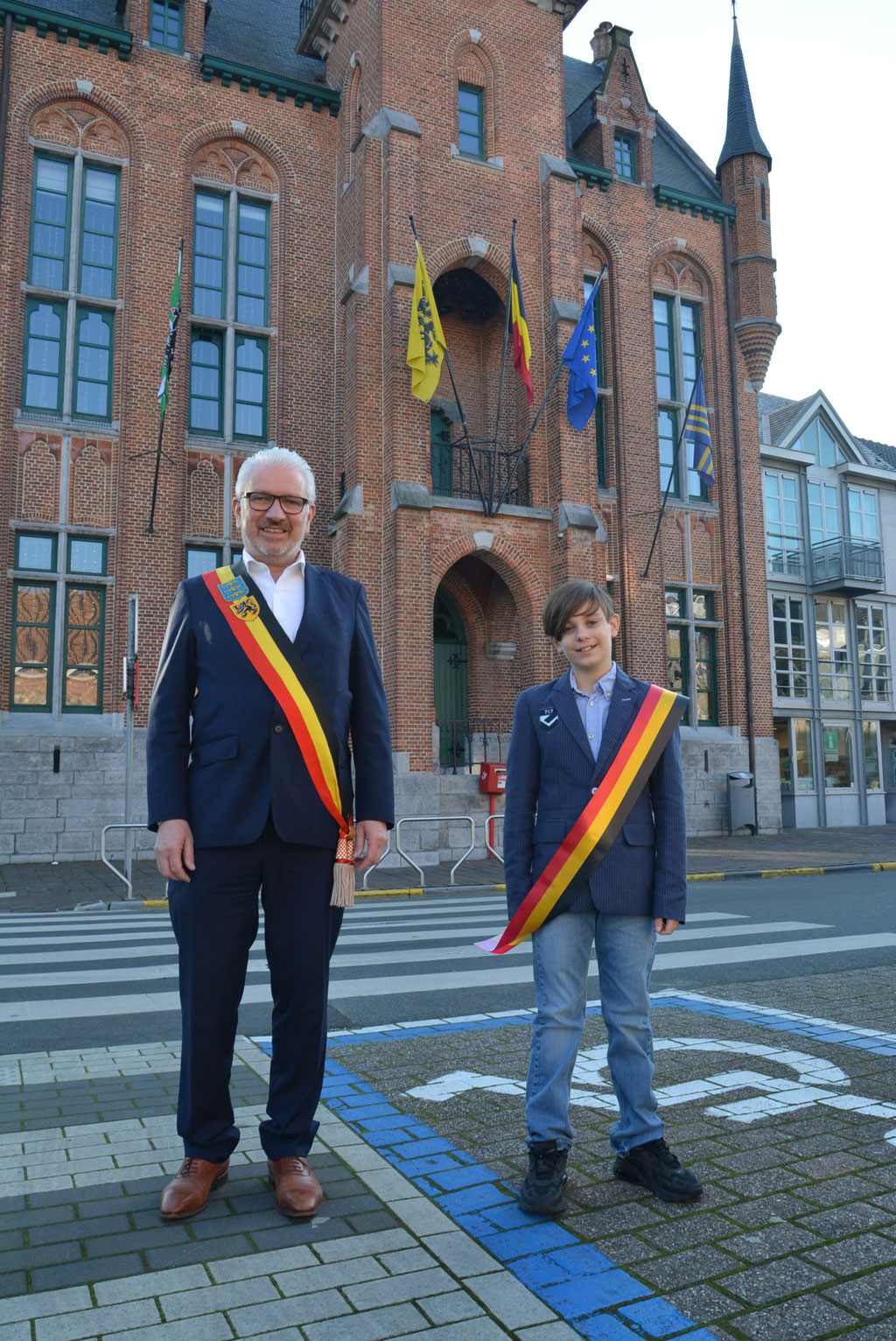 burgemeester Stany De Rechter met kinderburgemeester Iro De Wilde (foto: Gemeente Stekene)