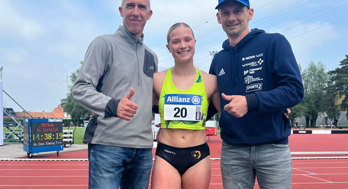 vlnr: hordentrainer Steven Van De Gender, Steffi De Saegher, Michiel Willaert (sprinttrainer AC Waasland)