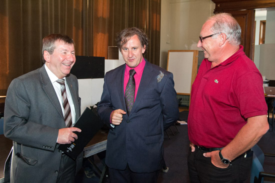 Tom Van Dyck met burgemeester Luc De Ryck en schepen Freddy Verbeke
