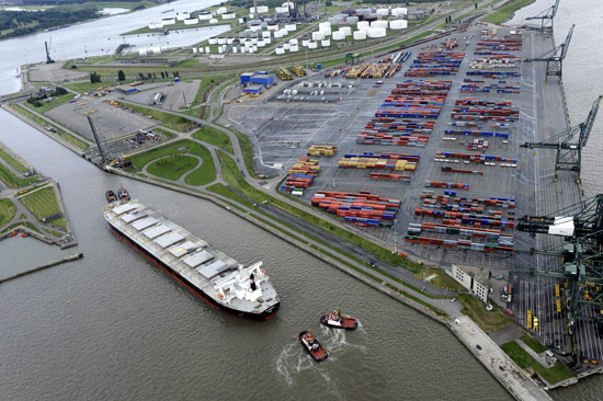 De MG Courage deed in juli 2011 de Antwerpse haven aan.